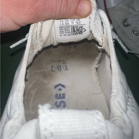 ❇️Womens CONVERSE 2 for $22❇️ - Picture 7 of 8
